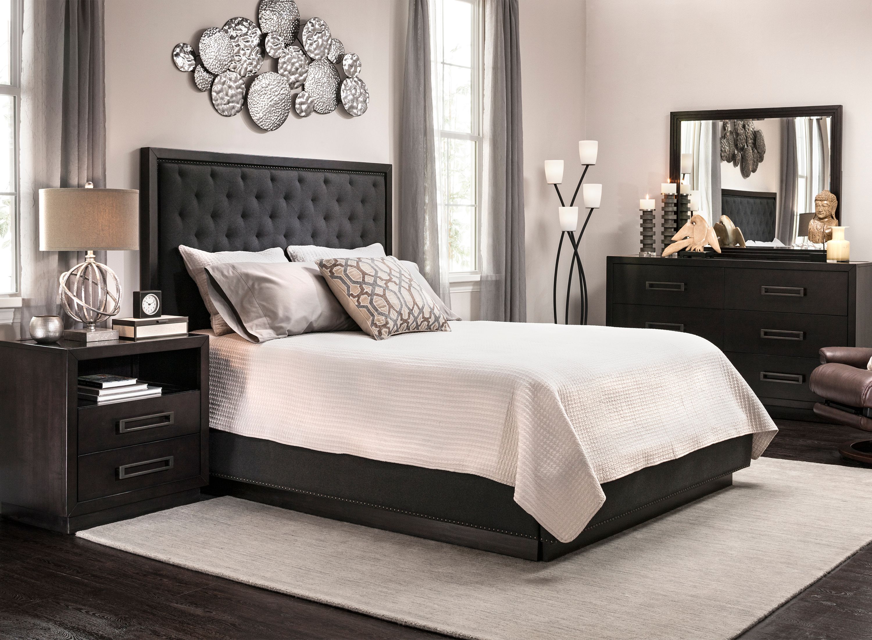 Raymour and flanigan king bedroom deals sets