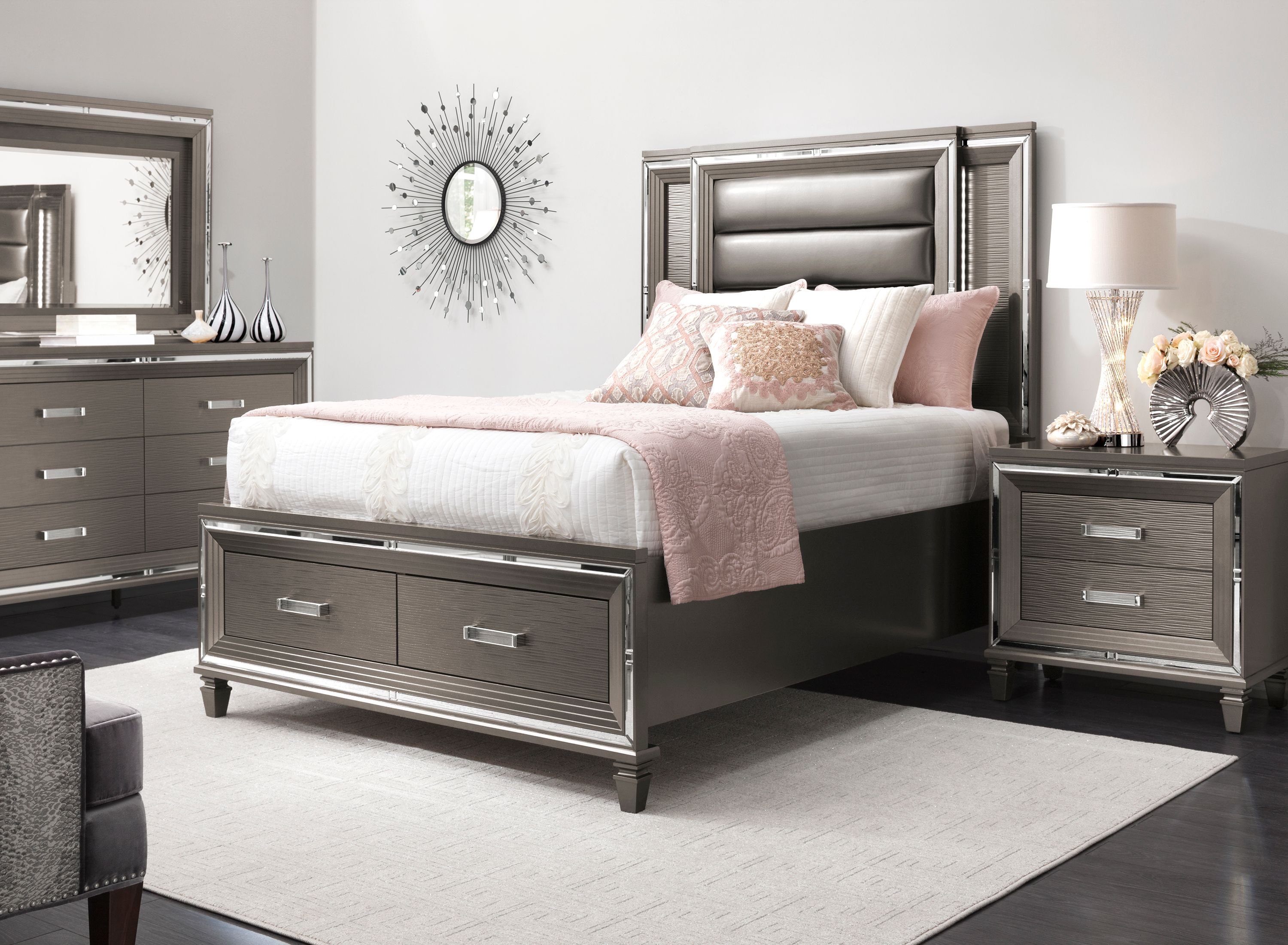 Raymour and flanigan queen bedroom outlet sets